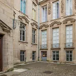 Les Voutes De Bressey, Luxe Et Calme En Hypercentre *