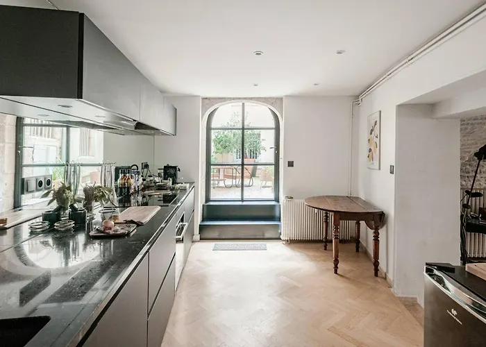 Apartment Les Voutes De Bressey, Luxe Et Calme En Hypercentre