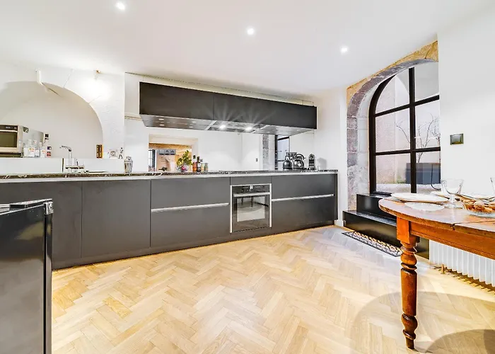 Apartment Les Voutes De Bressey, Luxe Et Calme En Hypercentre Dijon